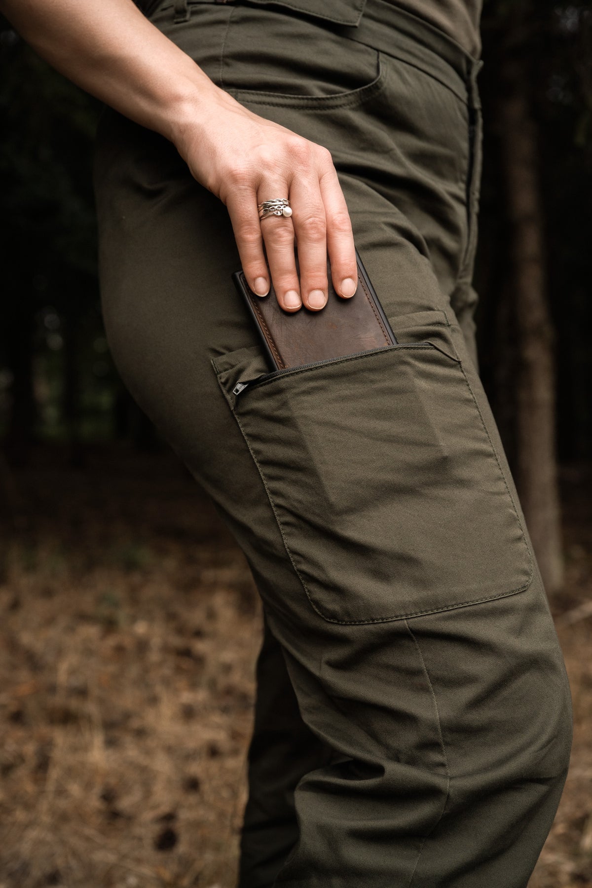 Damen Jagdhose "Liesl" mit Oberschenkeltasche und Reißverschluss